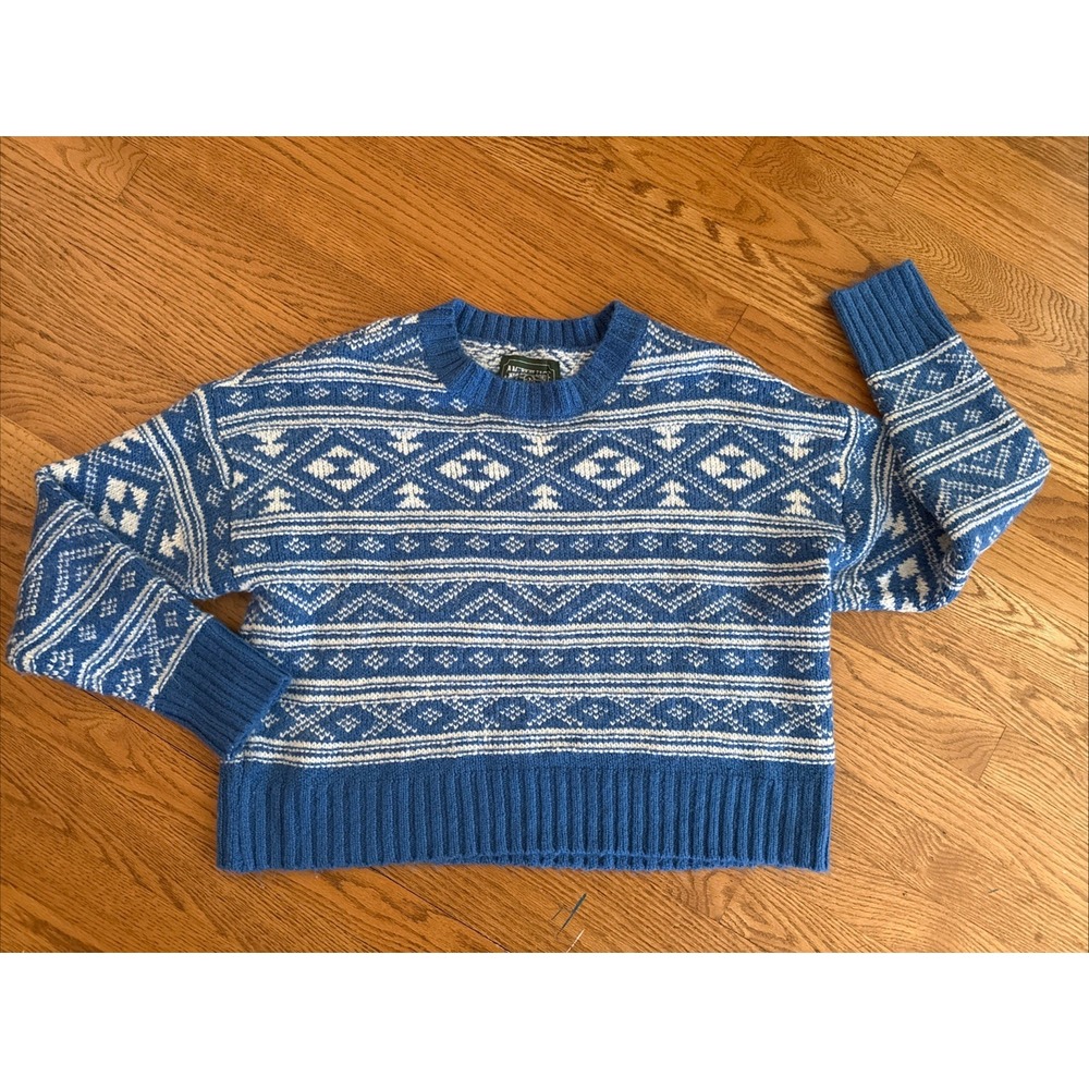 Vintage Looking Sweater Cropped American Eagle Blue & White  Winter Medium